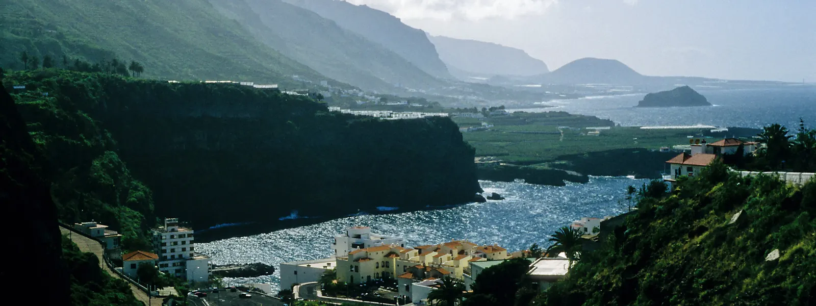 La costa de Icod de los Vinos desde lo alto, con la playa de San Marcos